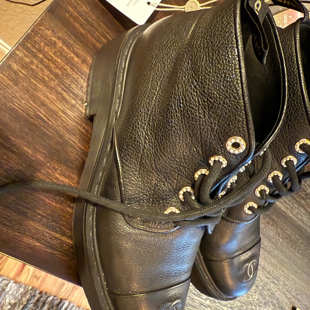 Chanel 40b leather boots - Picture 3 of 11